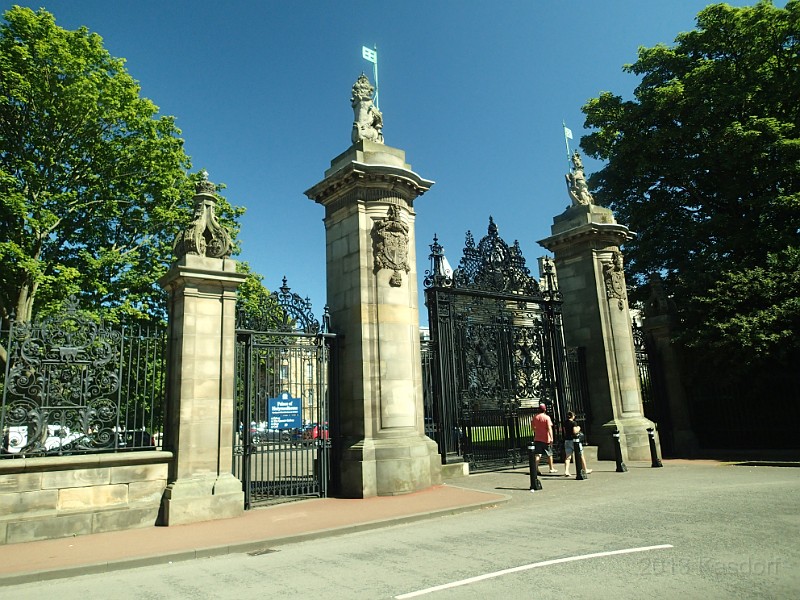 2014 Edinburgh 2014-07-09 096.JPG - The other entrance to Holyrood Palace.